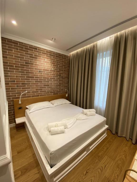 Crown Boutique Hotel Дуррес Экстерьер фото