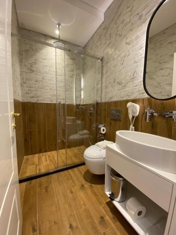 Crown Boutique Hotel Дуррес Экстерьер фото