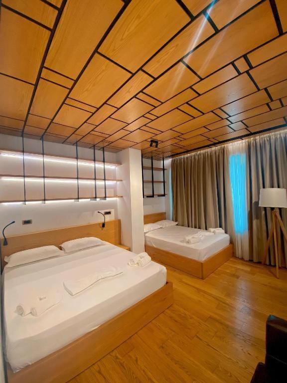 Crown Boutique Hotel Дуррес Экстерьер фото