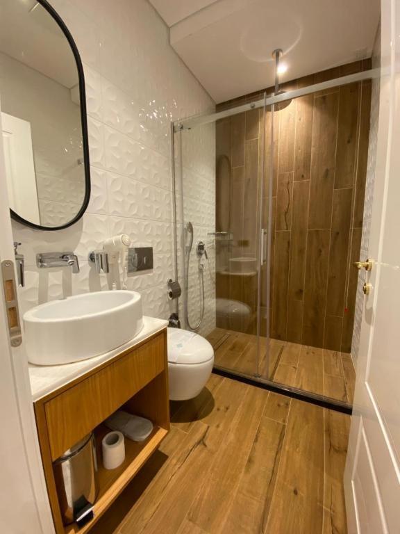 Crown Boutique Hotel Дуррес Экстерьер фото
