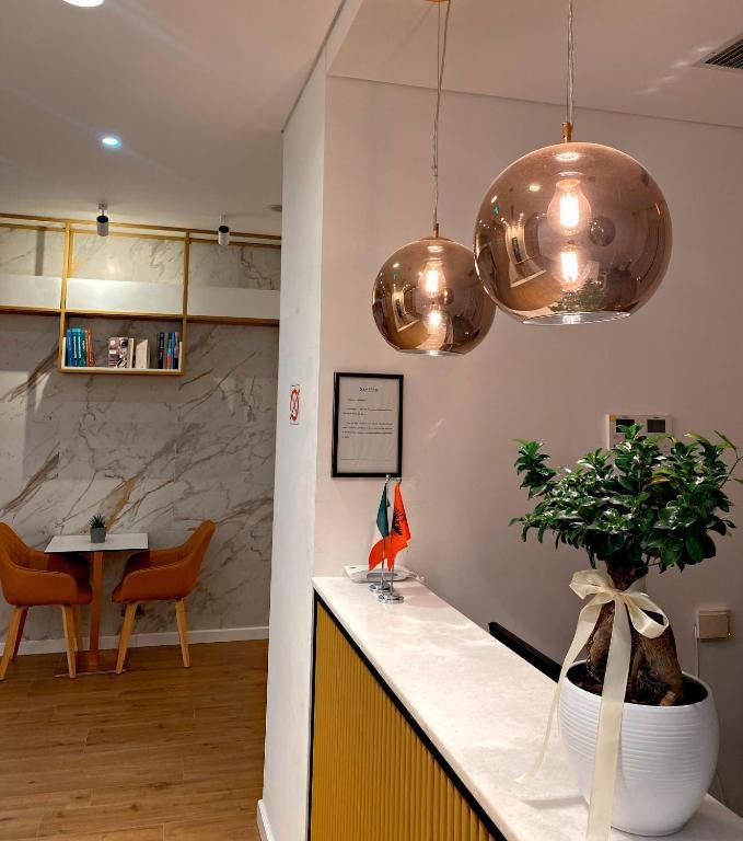 Crown Boutique Hotel Дуррес Экстерьер фото