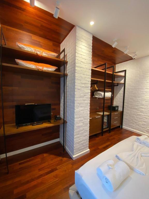 Crown Boutique Hotel Дуррес Экстерьер фото